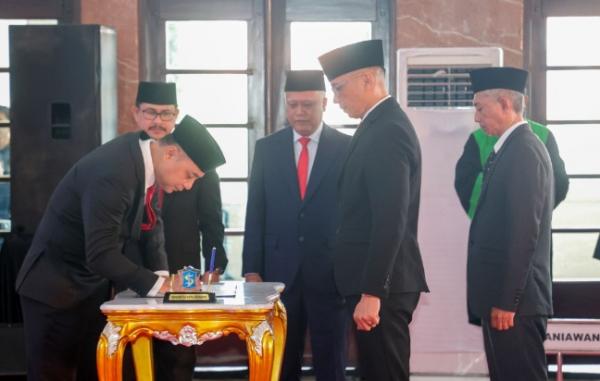 85 Pejabat Pemkot Surabaya Dirombak, Lurah Semolowaru Naik Jadi Camat Tegalsari, Ini Pesan Wali Kota
