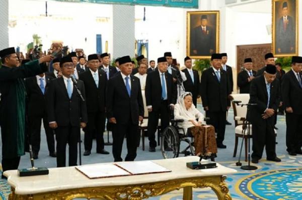 Prabowo Lantik Sejumlah Tokoh Jadi Wantimpres, Ada Pakde Karwo hingga Rocky Gerung