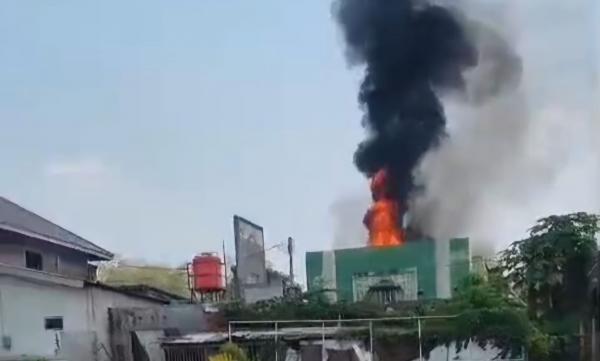 Kebakaran Jombang: Pondok Al Hikmah Terbakar Akibat Korsleting Listrik, Kerugian Rp200 Juta