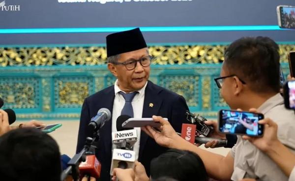 Resmi Dilantik Jadi Wantimpres, Rocky Gerung Bicara Pesan Khusus dari Istana!