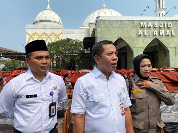 Sebelum Dibagikan, Bupati Aep Test Drive Becak Listrik untuk Penarik Becak Lansia di Karawang