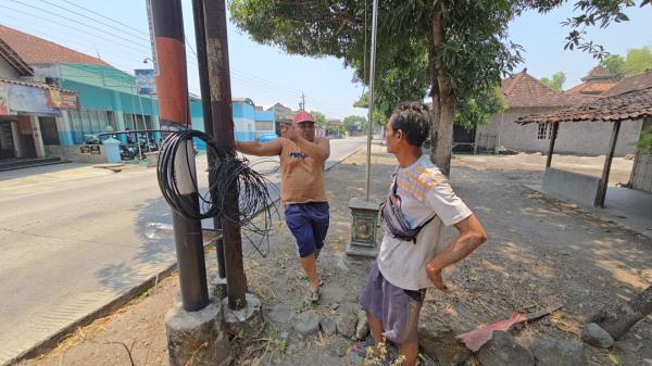 Motor Tersangkut Kabel WiFi di Sumberlawang Sragen, Penjahit Patah Tulang