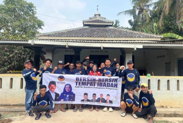 Aksi Bersih Tempat Ibadah, Rizal Agusty Bersama Warga Gadingrejo