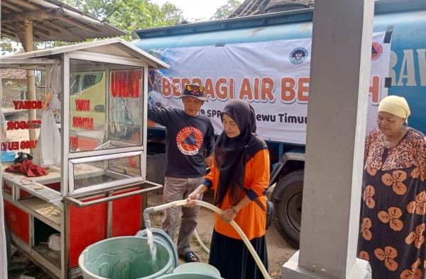 Kemarau Panjang, SPPG Pringsewu Timur III Distribusikan 9.000 Liter Air Bersih ke Warga Margakaya