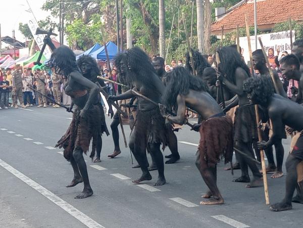 1.500 Peserta Ramaikan Sragen Batik Heritage Fest 2026, Karnaval Penuh Kostum Batik