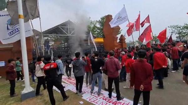 Demo HUT ke-26 Banten Berujung Bentrokan, Mahasiswa Soroti 20 Persoalan