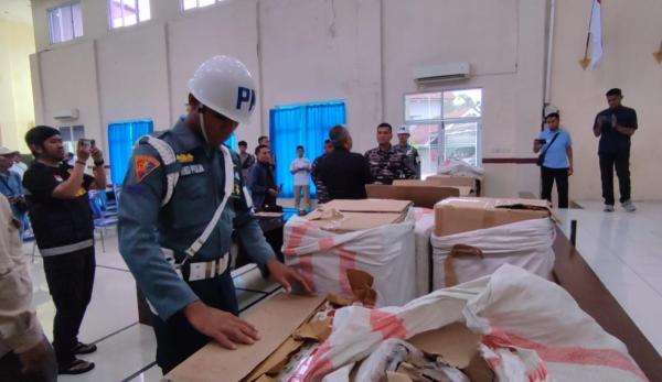 560.000 Batang Rokok Ilegal Disita di Lembar, Diangkut Truk dari Surabaya