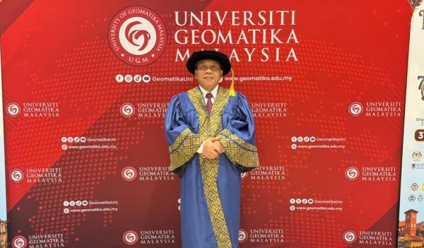 Pengasuh Pesantren di Sidoarjo ini Dikukuhkan sebagai Guru Besar Manajemen Strategik di Malaysia