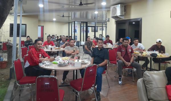 Indonesia vs Thailand Masih Imbang, Sorak Suporter Menggema di Rujab Kapolresta Gowa