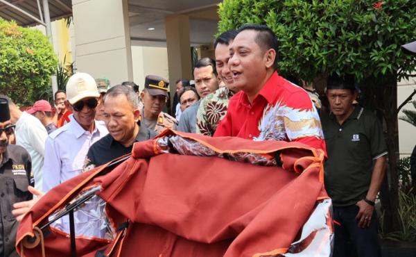 190 Becak Listrik Bantuan Presiden Diserahkan di Bekasi, Plt Bupati: Jangan Dijual dan Digadai!