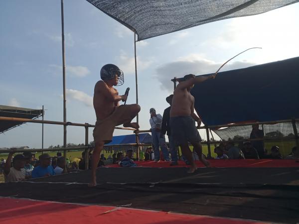 Mengenal Tradisi Tiban Banyuwangi, Adu Ketangkasan Cambuk yang Sarat Makna dan Tetap Dilestarikan