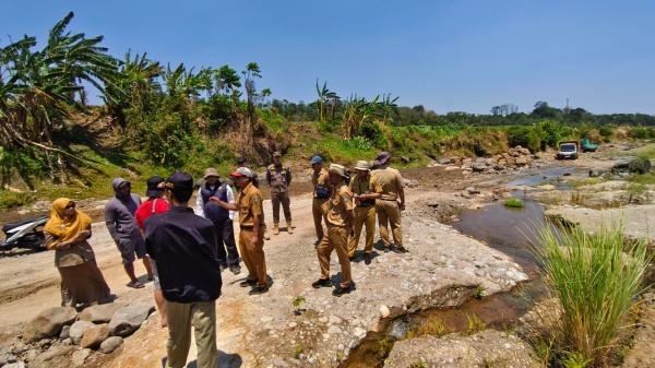 Berada di Kawasan Tanaman Pangan, Pengambilan Batu di Sungai Jlegong Dihentikan
