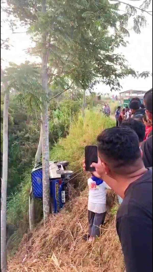 Salah Injak Pedal, Pikap Muat Sayur Terjun ke Jurang 10 Meter di Selo Boyolali