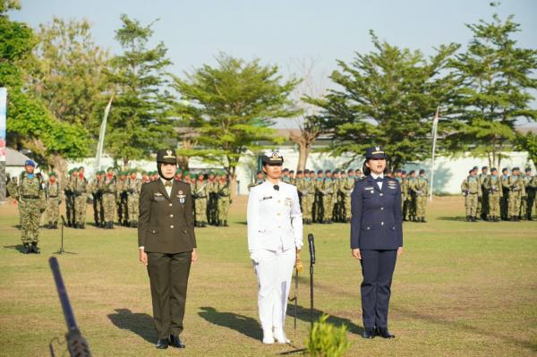 3 Prajurit Wanita TNI Tampil Tegap Bacakan Sapta Marga di Upacara HUT ke-81 di Mataram