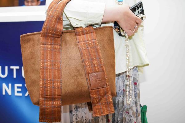 Dorong Ekonomi Lokal, Ribuan Tas Tenun Suku Baduy Hiasi Forum Finansial Kelas Atas
