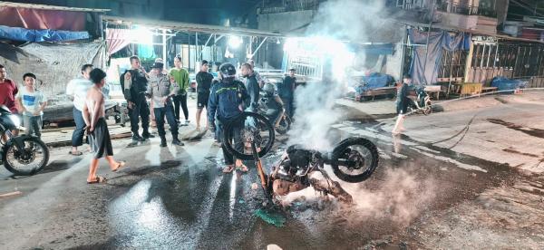 Keributan Pecah di Pasar Jongkok Makassar, Motor Dibakar hingga 2 Orang Luka Kena Busur dan Sajam