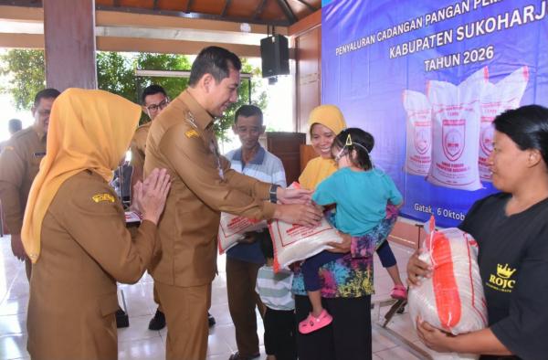 Pemkab Sukoharjo Salurkan Bantuan Cadangan Pangan untuk 179 Balita Underweight di Gatak