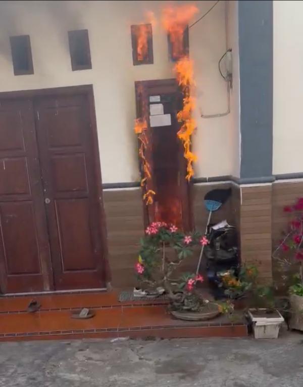 Rumah Warga di Perumahan Tegalasri Bondowoso Hangus Terbakar, Kerugian Capai Rp25 Juta
