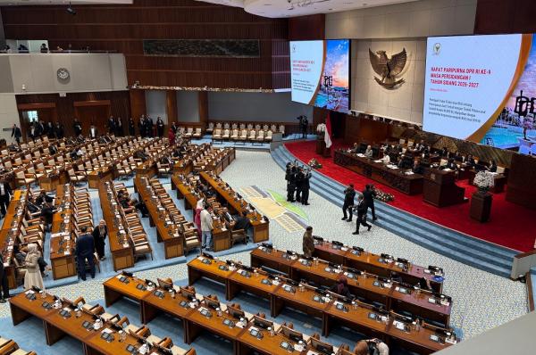 DPR Sahkan UU Perlindungan Ketenagakerjaan, Hak Pekerja hingga Kelompok Rentan Diperkuat
