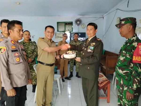 Polsek dan Camat Moga Sambangi Koramil, Ucapkan HUT ke-81 TNI