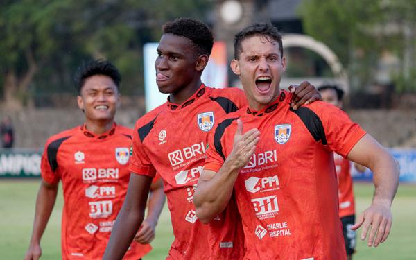 Kendal Tornado FC Segrup dengan Persebaya dan PSBS di League Cup 2026, Ini Kata Stefan Keeltjes