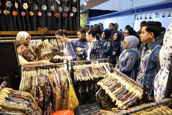 Wapres Gibran Tinjau INACRAFT 2026, Dorong Regenerasi Perajin Muda