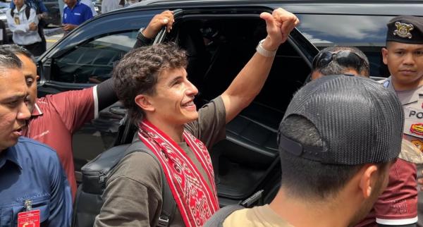 Marc Marquez Tiba di Lombok, Penggemar Langsung Berebut Sambut Sang Juara Duni