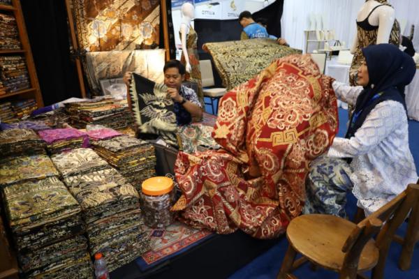 Batik Kontemporer Kian Berkembang, Motif Nusantara hingga Aztec Jadi Inspirasi