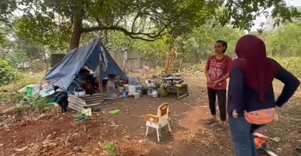 Viral Tinggal di Tenda, Sisi Gelap Kemiskinan di Balik Gemerlap Tangsel