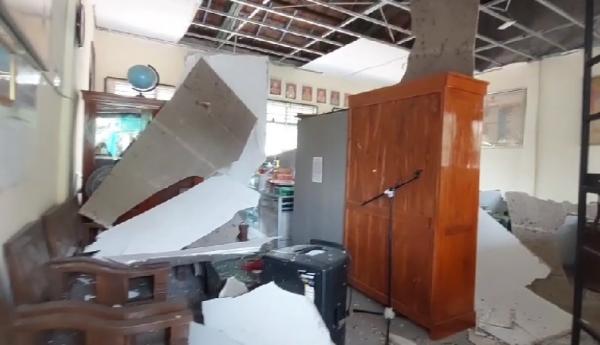 Plafon Ruang Guru SDN 2 Cepoko Sragen Ambruk, Dua Guru Luka Ringan