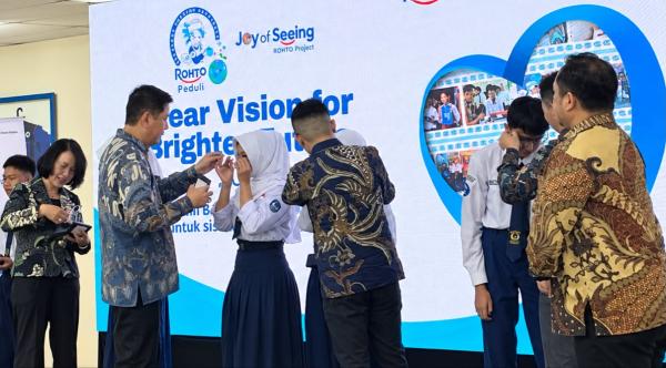 Peringati Hari Penglihatan Sedunia, 2.000 Kacamata Gratis Dibagikan ke Pelajar dan Masyarakat