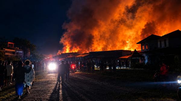 Ratusan Kios Pasar Andir Bayongbong Garut Ludes Terbakar, Pedagang Panik Selamatkan Dagangan