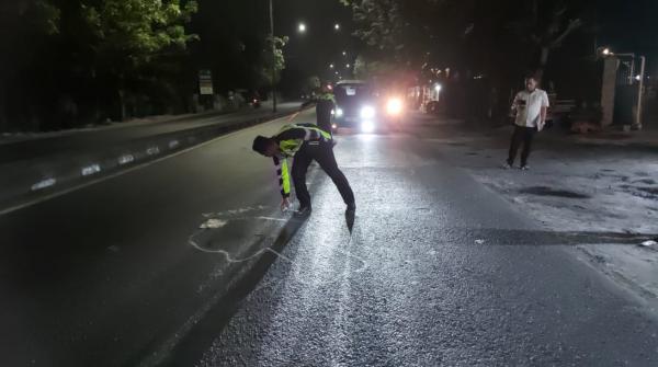 Motor Diserempet Mobil, Pemuda Tewas Tertabrak Truk di Jalan Raya Trosobo Sidoarjo