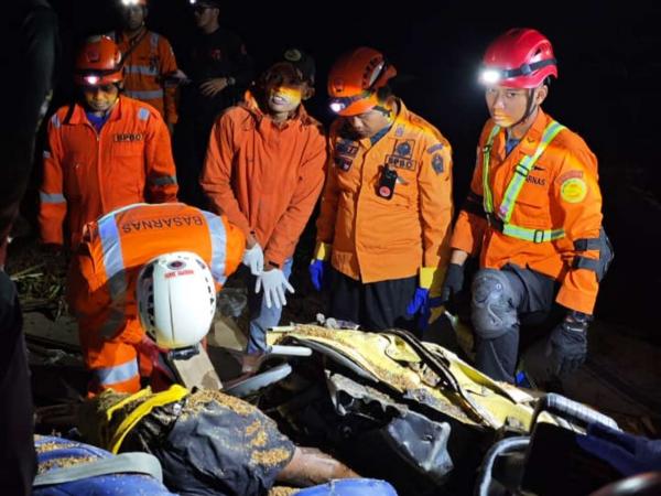 Tabrakan Dua Truk di Parakan Temanggung, Sopir Tewas Terjepit di Kabin