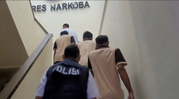 Terbongkar! Sabu Diselipkan dalam Ayam Goreng, 4 Orang Diciduk Polisi di Sidoarjo, Ada Lansia