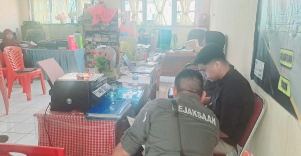 BREAKING NEWS Kejari Belu Geledah SMKN 1 Atambua Terkait Dugaan Korupsi Dana BOS 2024 Rp500 Juta