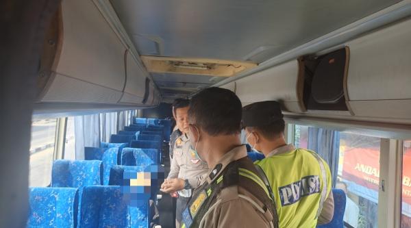 Penumpang Bus Ditemukan Meninggal Dunia saat Akan Turun di Exit Tol Dumpil Madiun