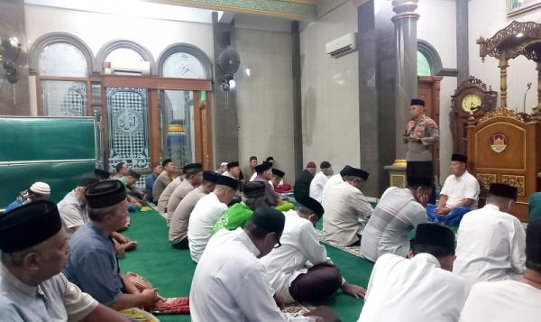 Wakapolres Grobogan Salat Subuh di Masjid Darul Muttaqin Sambak Indah, Sampaikan Pesan Penting Ini