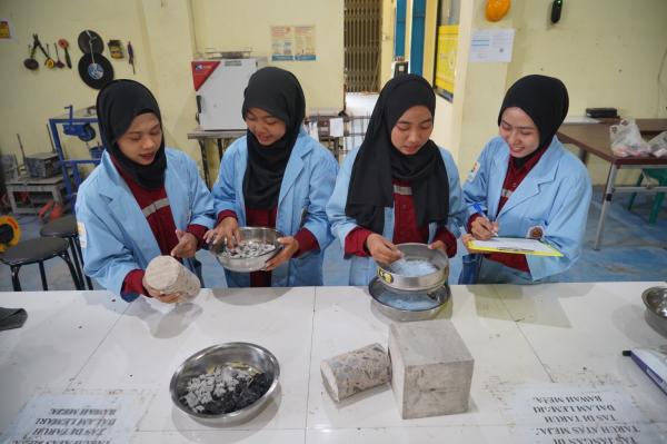 Mahasiswa Unigoro Ciptakan Beton dari 3 Jenis Limbah, Mampu Hambat Panas hingga 52,3 Persen