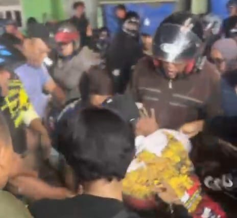 Diduga Hendak Curi Motor, Seorang Pria di Sirnabaya Karawang Diamuk Massa