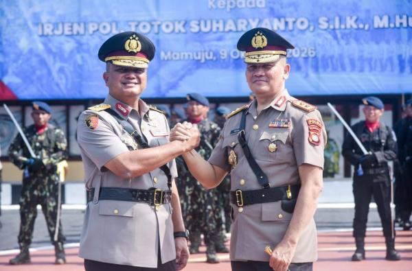 Tongkat Komando Berganti, Irjen Totok Suharyanto Minta Dukungan Jajaran Polda Sulbar