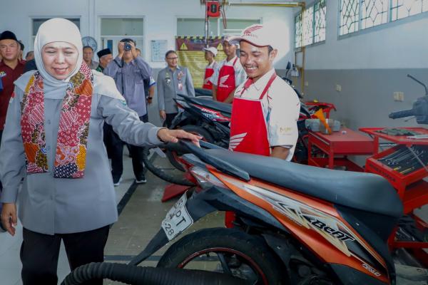 Siswa SMK Jatim Layani Servis Motor Gratis, Bekal Keterampilan Sebelum Lulus
