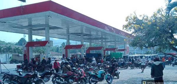 Ini Penyebab Antrean Panjang BBM di Tiga SPBU Kefamenanu