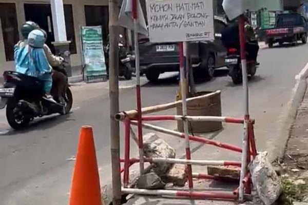 Warga Siap Patungan Perbaiki Jalan Cilenggang jika Pemkot Tak Bertindak