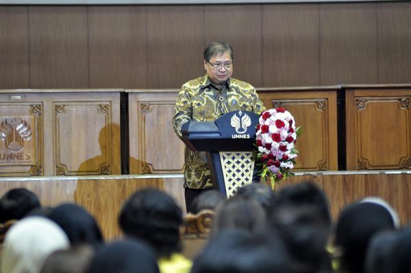Revolusi Industri, Menko Airlangga Dorong Mahasiswa Kuasai Teknologi Digital dan Semikonduktor