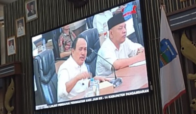Air Mata Jeje Wiradinata Pecah, Sentil Pemkab Pangandaran: Rakyat Antre Air, Pejabat Malah Mau Pesta