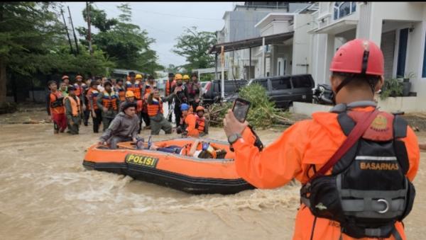 Hujan Deras Picu Banjir di Padang
