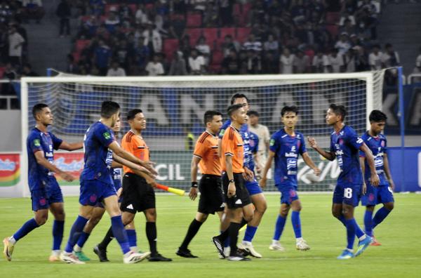 PSIS Dipermalukan Persiraja 1-3 di Jatidiri: Suporter dan Pemain Kecewa, Widodo C Putro Sedih
