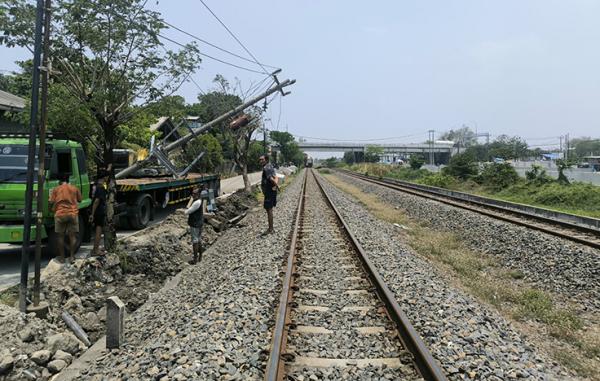 Kabel Listrik Melintang di Jalur Alastua–Semarang Tawang, Sejumlah Perjalanan KA Terdampak