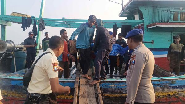 Ditemukan Tengkurap dengan Bekas Muntah Darah, ABK Asal Lamongan Meninggal di Laut